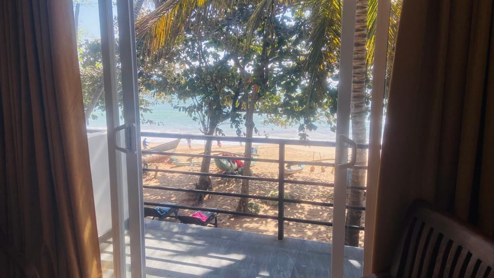 Sunray Beach House Bed and Breakfast in Tangalle