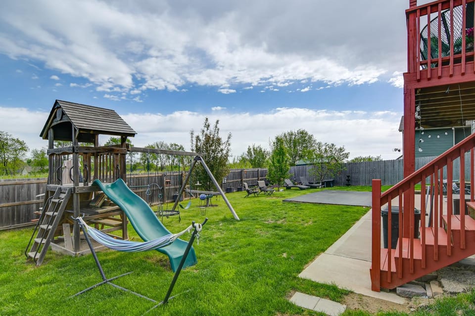 4 Mi to Easter Lake Park! Inviting Rental w/ Patio Apartment in Des Moines