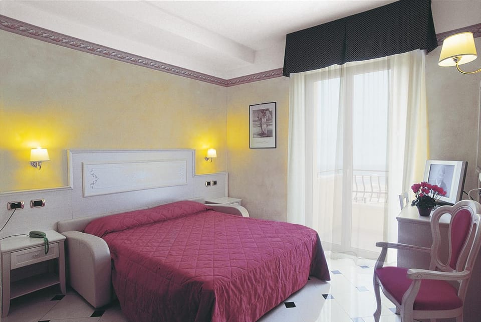 Day, Photo of the whole room, Bedroom