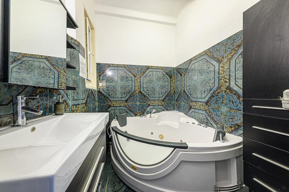 Bathroom, Bath