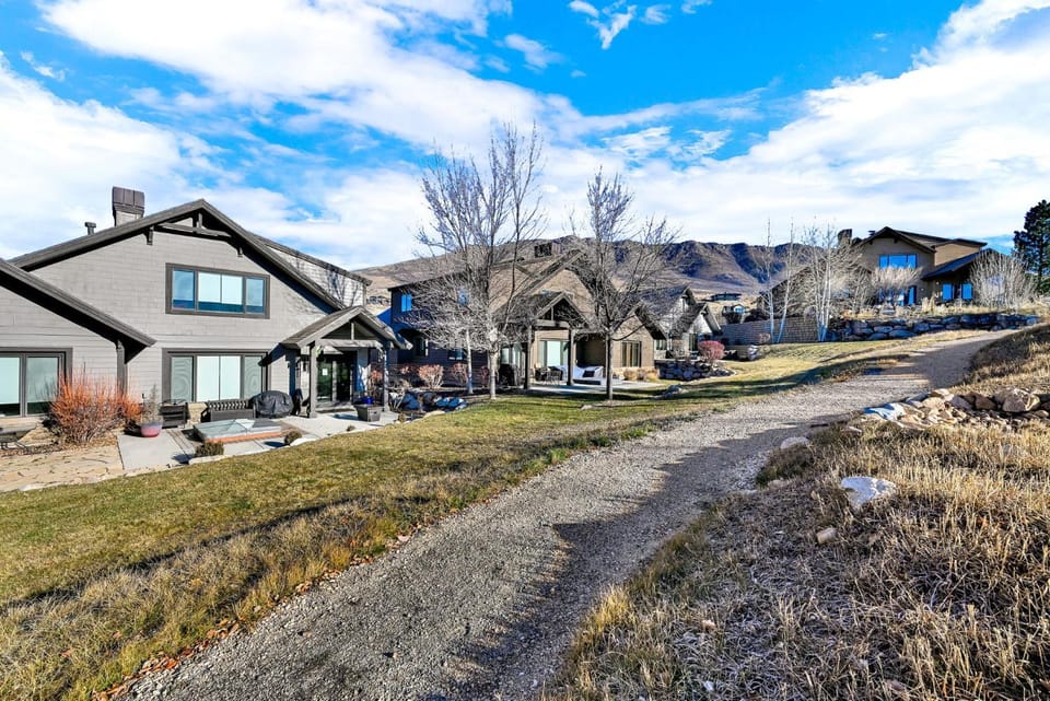 Stunning Mountain and Valley Views with Hot Tub Sleeps 16 House in Eden
