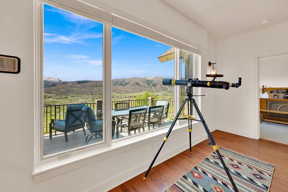 Stunning Mountain and Valley Views with Hot Tub Sleeps 16 House in Eden