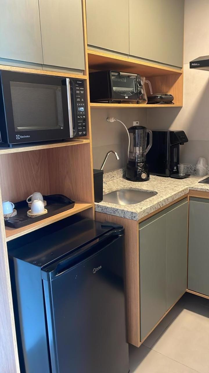 Kitchen or kitchenette, minibar, stove