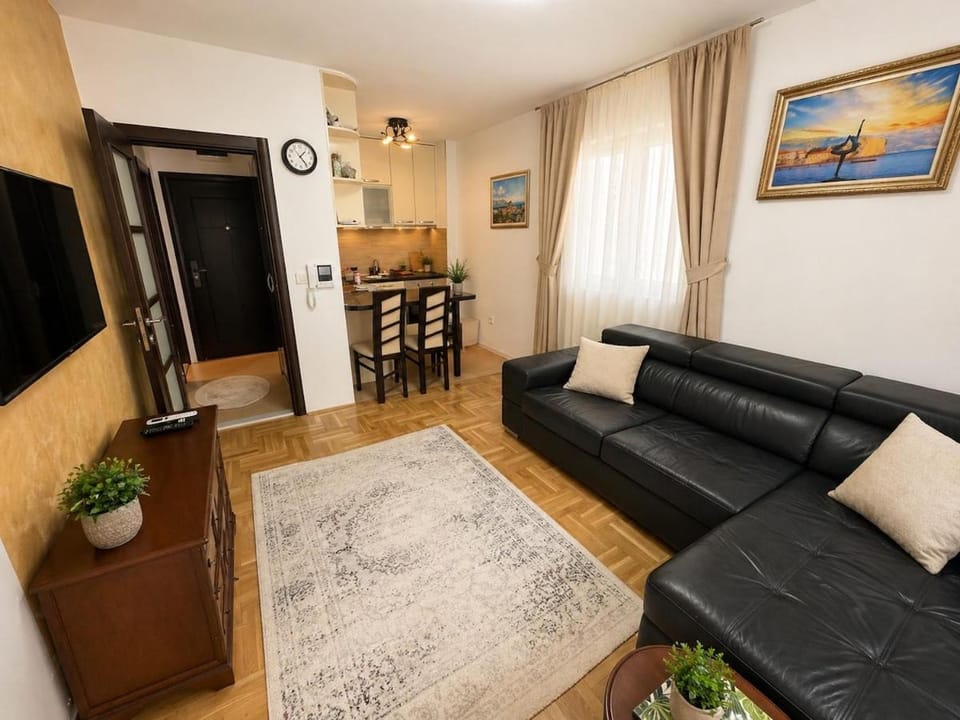 Apartment Teatro wirh garage space! Apartment in Budva