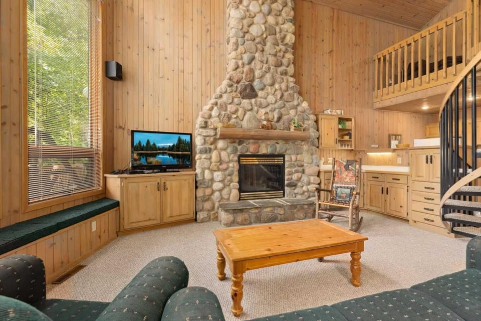 Causeway On Gull - 2 Bedroom Apartment in Lake Shore