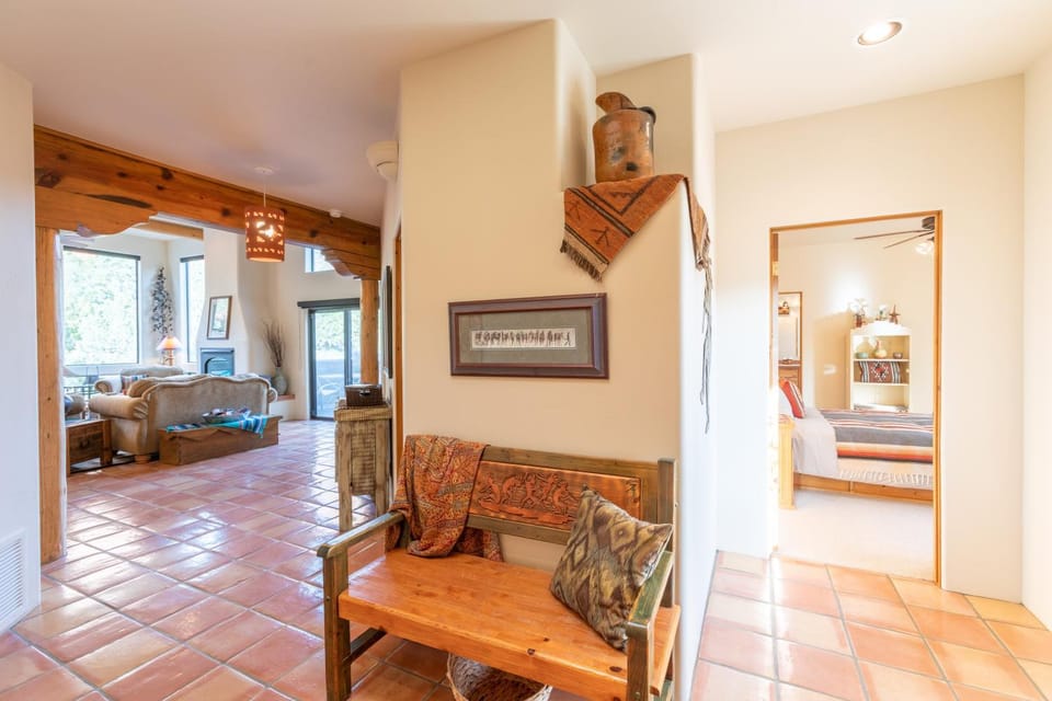 Castle Rock Abode House in Village of Oak Creek