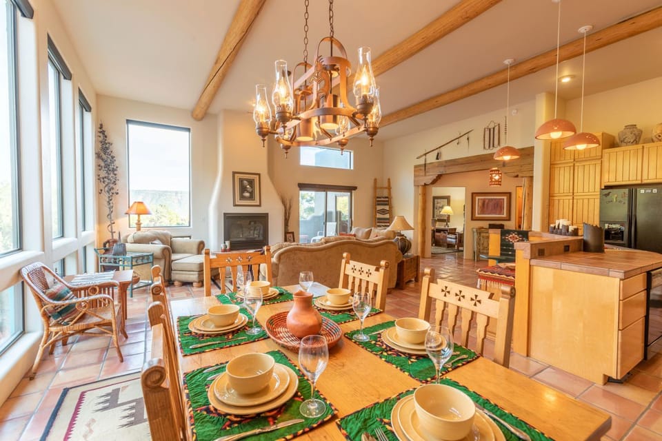 Castle Rock Abode House in Village of Oak Creek