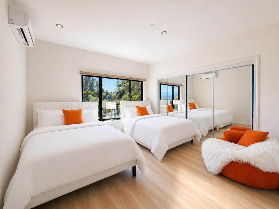 Silver Lake Retreat 3 Beds Views Outdoor Living Villa in Echo Park