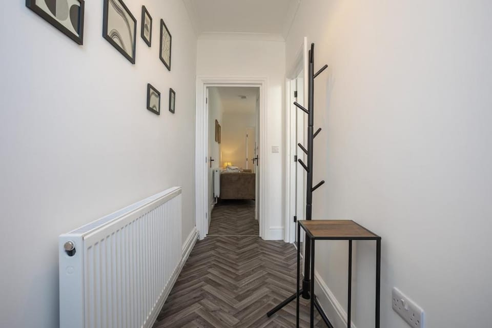4 Bedroom House FREE off street parking House in England