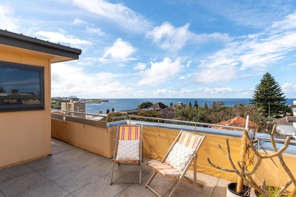 Art Deco Coogee Apartment 5-Min Walk to Beach Apartment in Sydney