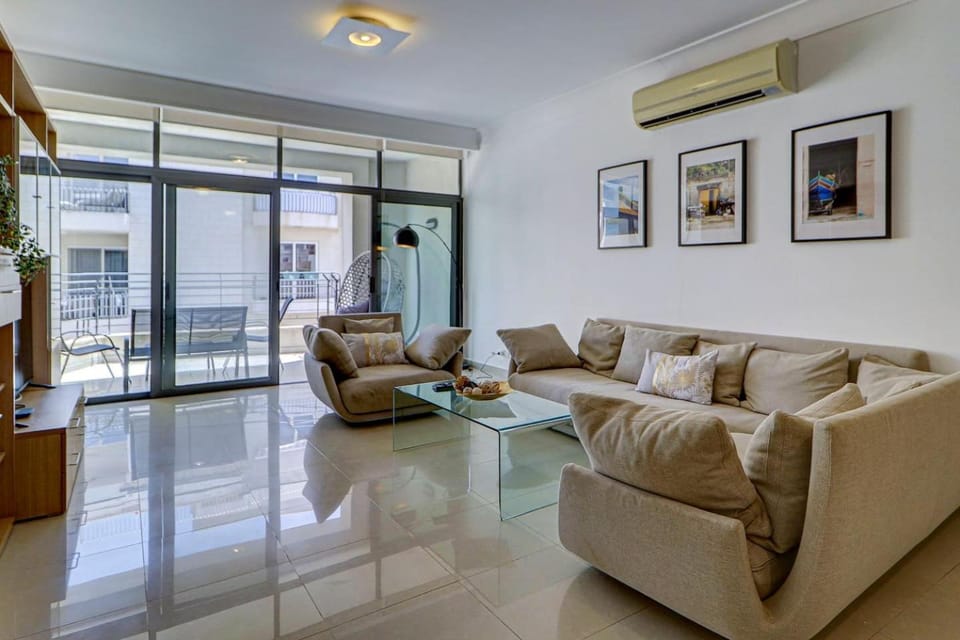 Hughes Hallet - Sliema Seaside Stay - By Haven and Keys Malta Apartment in Sliema