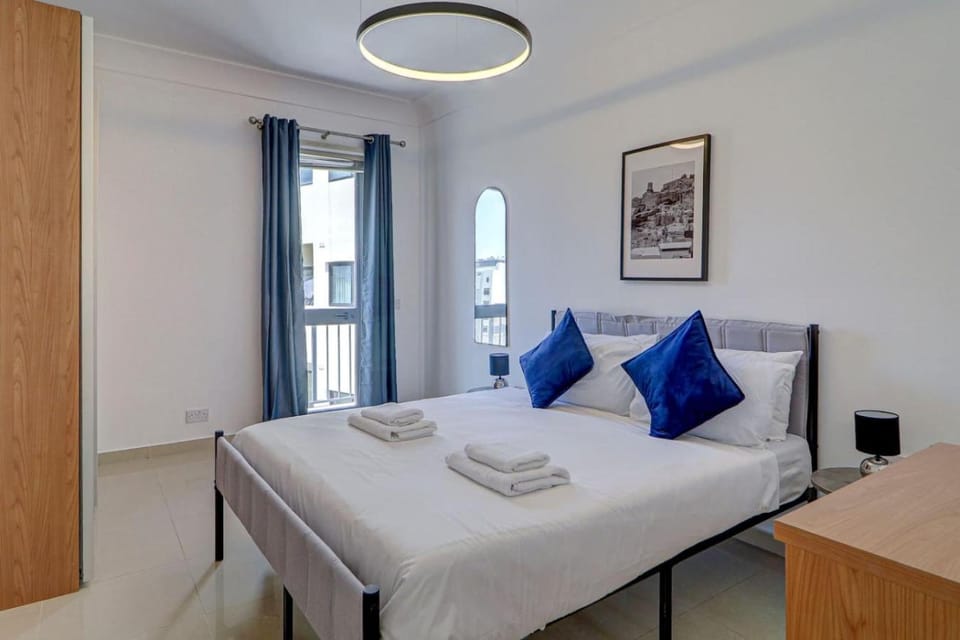 Hughes Hallet - Sliema Seaside Stay - By Haven and Keys Malta Apartment in Sliema