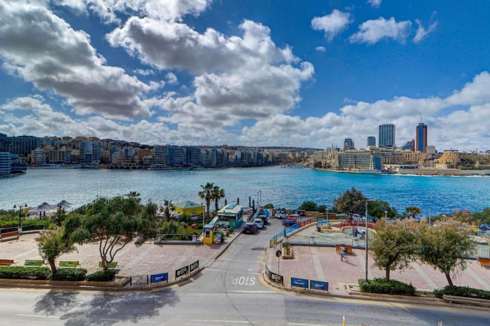 Tower Road - Sea Front - Spectacular Views Apartment in Sliema