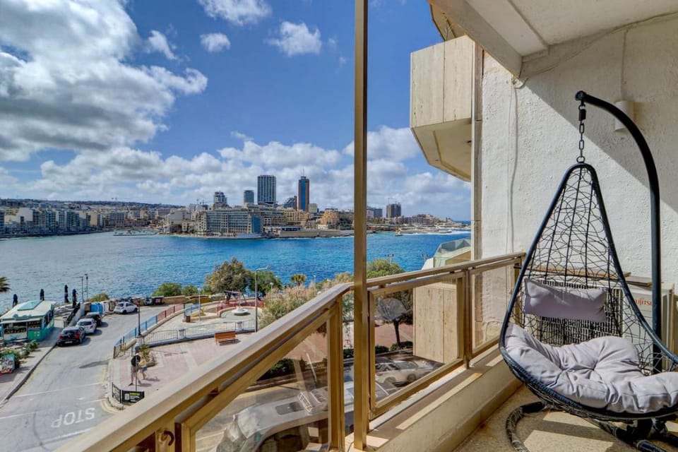Tower Road - Sea Front - Spectacular Views Apartment in Sliema