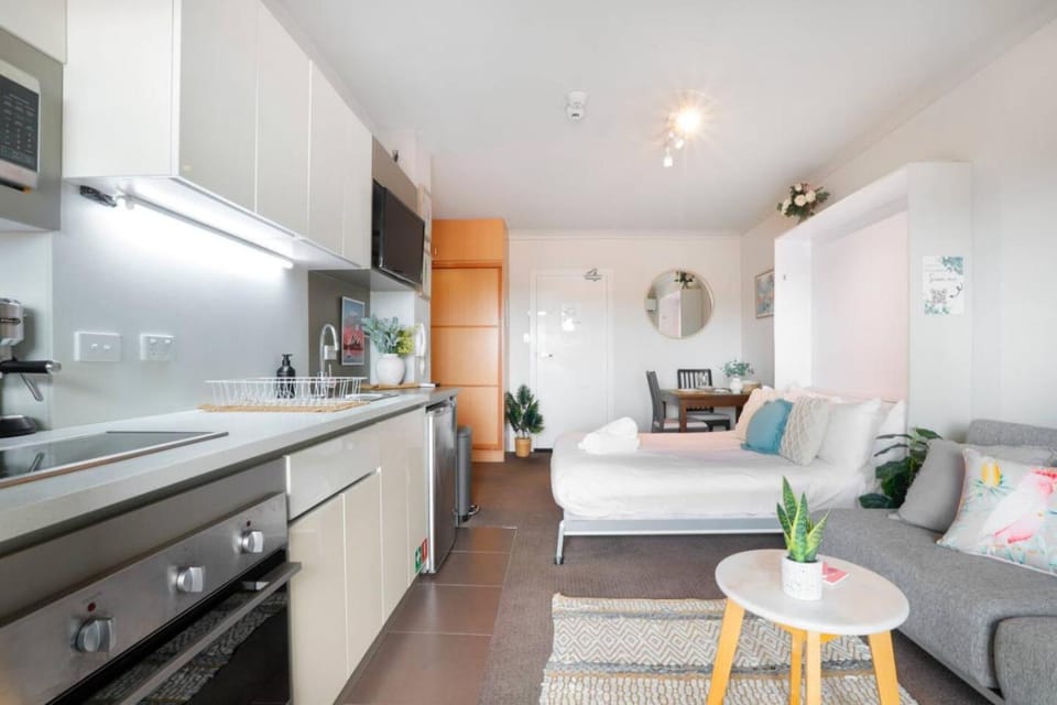 Beautiful Studio with City Views in Randwick Apartment in Sydney
