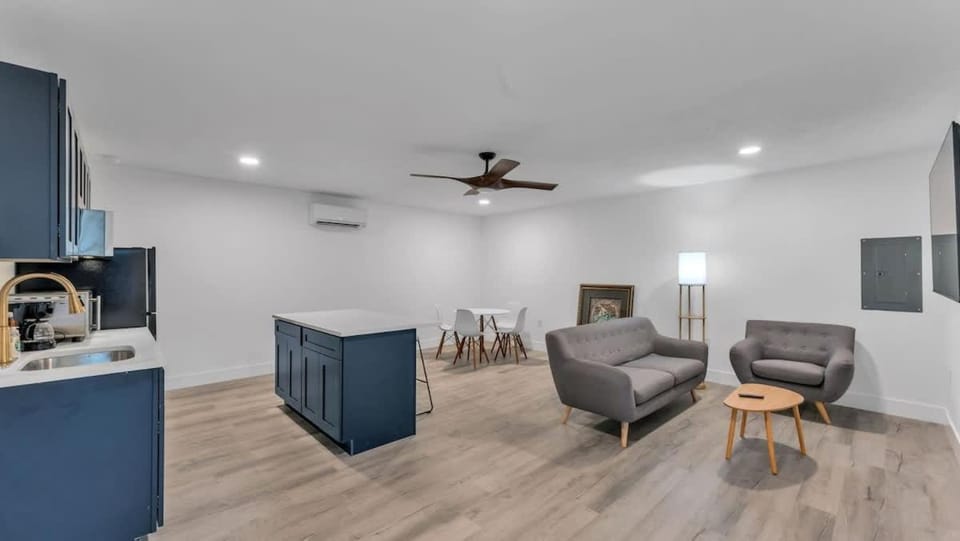 1BR Historic District Guest Home with King Bed House in Lakeland