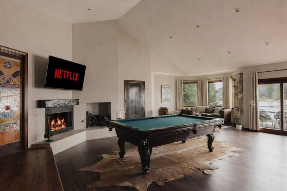Lakeview Luxe Lodge House in Big Bear