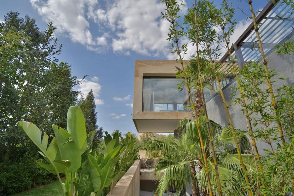 Property building, Spring, Day, Garden, Garden, View (from property/room), Balcony/Terrace, Garden view