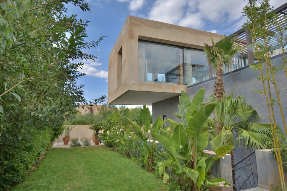 Property building, Spring, Day, Garden, Garden, Garden view