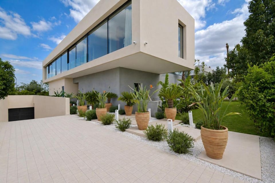 Property building, Spring, Day, Garden, Garden view
