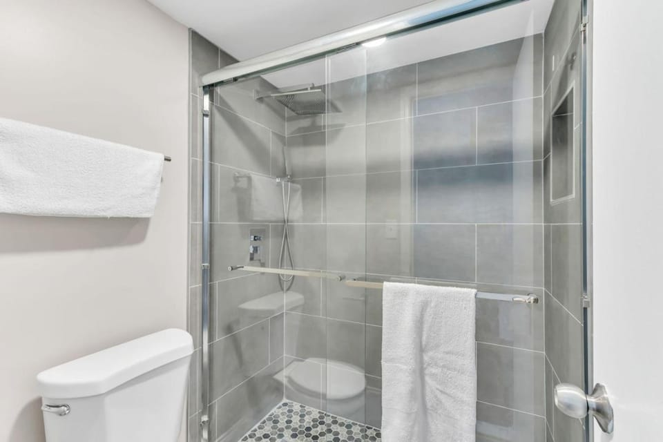 Pool Access, Free Parking Jersey Shore Stay Hotel in Seaside Heights