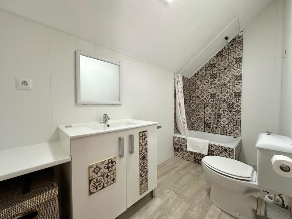 Bathroom, Bath