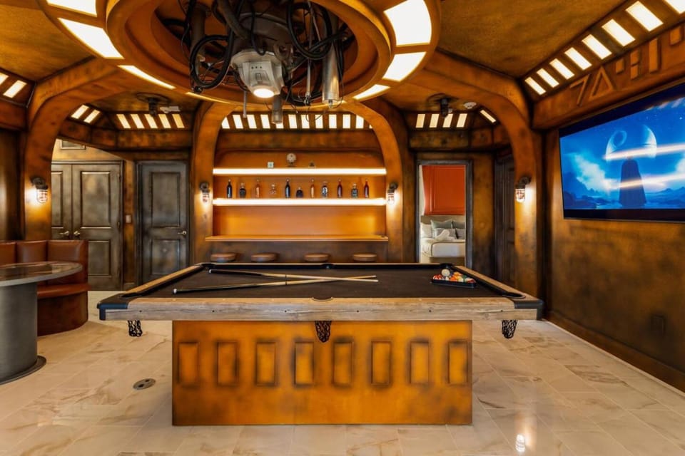 11BR Brand-New Home Themed Rooms Cinema Game Room - 11121 House in Orlando