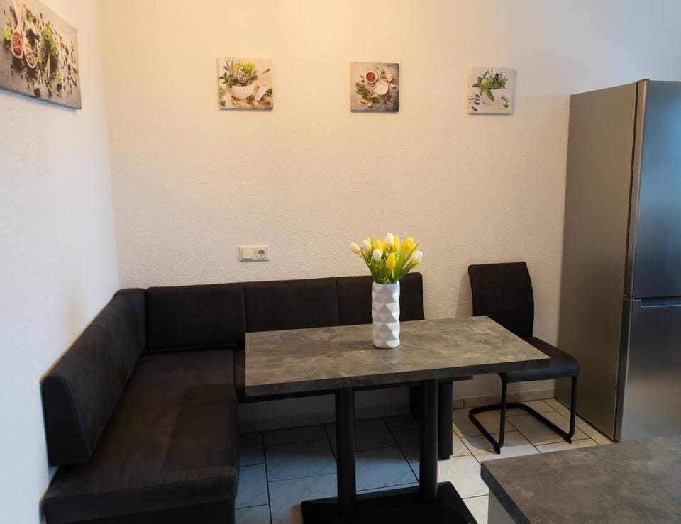 Dining area, kitchen