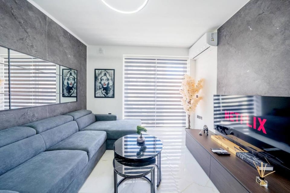 Communal lounge/ TV room, TV and multimedia, Living room, Seating area