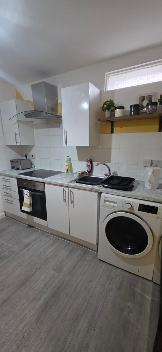 Casa Sol - Hot Tub, Free Parking, 2BR Stay Apartment in Cardiff
