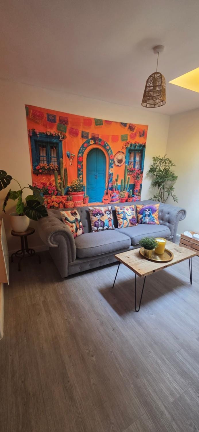 Casa Sol - Hot Tub, Free Parking, 2BR Stay Apartment in Cardiff