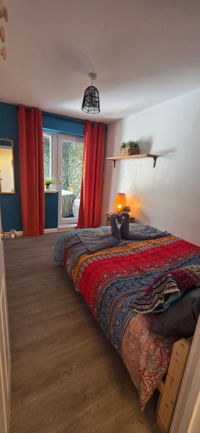 Casa Sol - Hot Tub, Free Parking, 2BR Stay Apartment in Cardiff