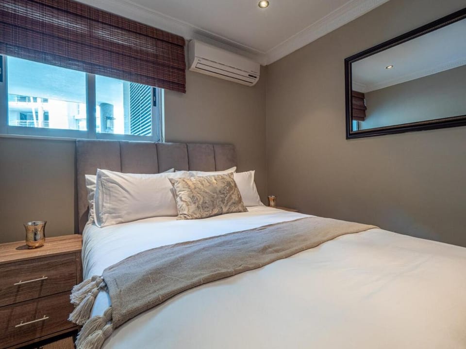 Bed, Photo of the whole room, Bedroom, air conditioner