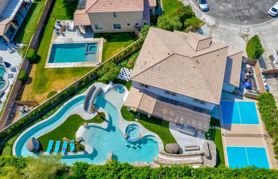 Lazy River, Waterslides, Pickleball, Mini Golf House in La Quinta