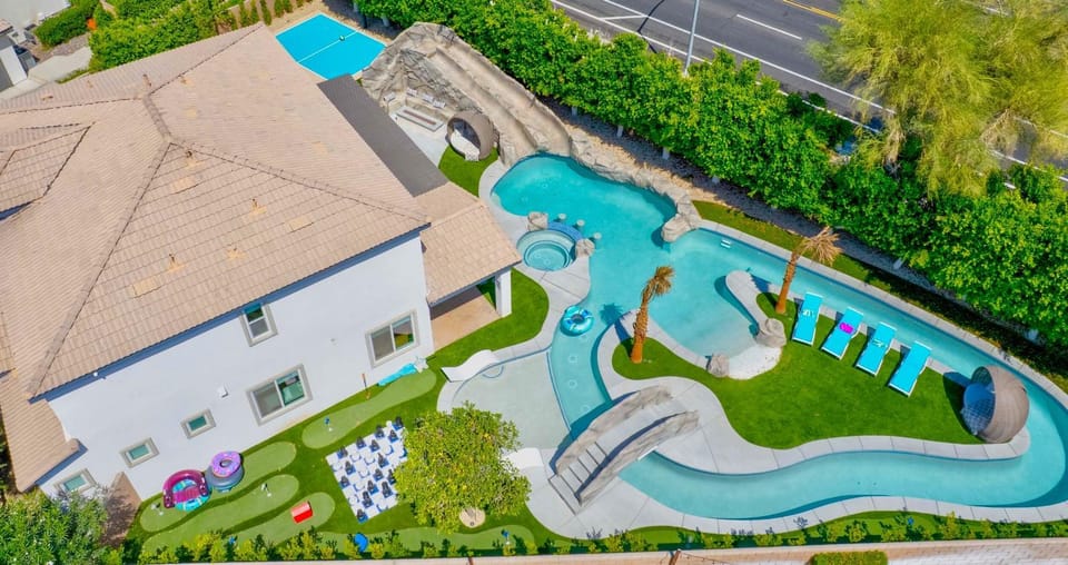 Lazy River, Waterslides, Pickleball, Mini Golf House in La Quinta