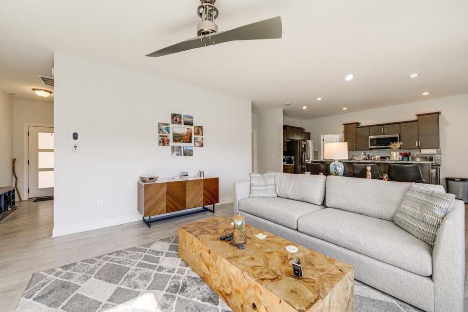 Mtn-View Retreat in Asheville: Great for Groups! House in Asheville
