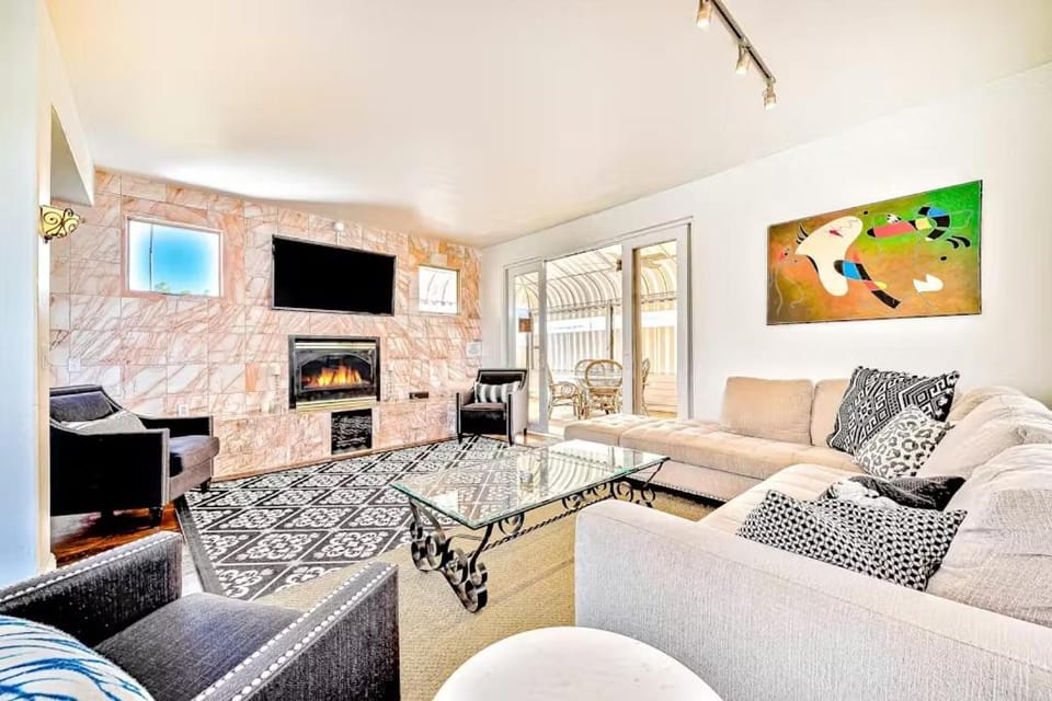 Sea Lane Ocean View Home, Patios and Walk to Beach House in La Jolla