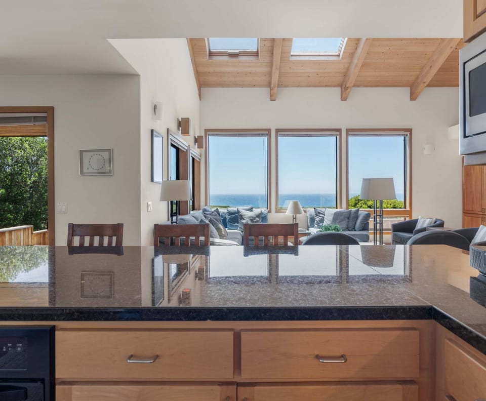 Vaulted ocean-view retreat with private hot tub House in Sonoma County