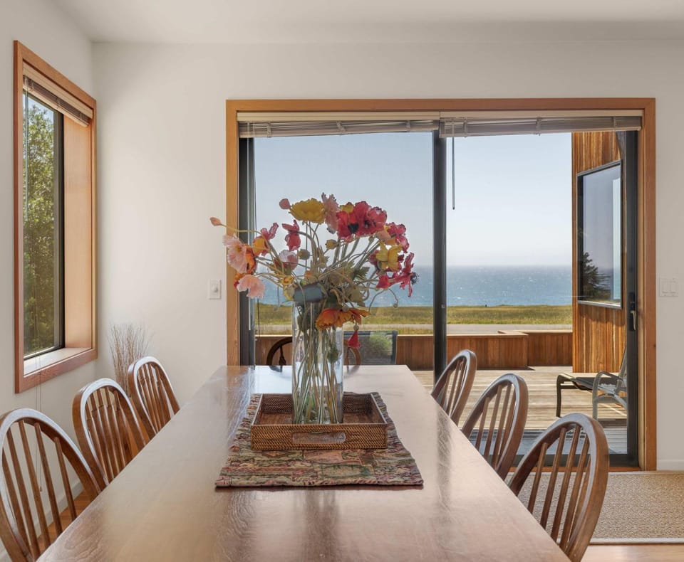 Vaulted ocean-view retreat with private hot tub House in Sonoma County