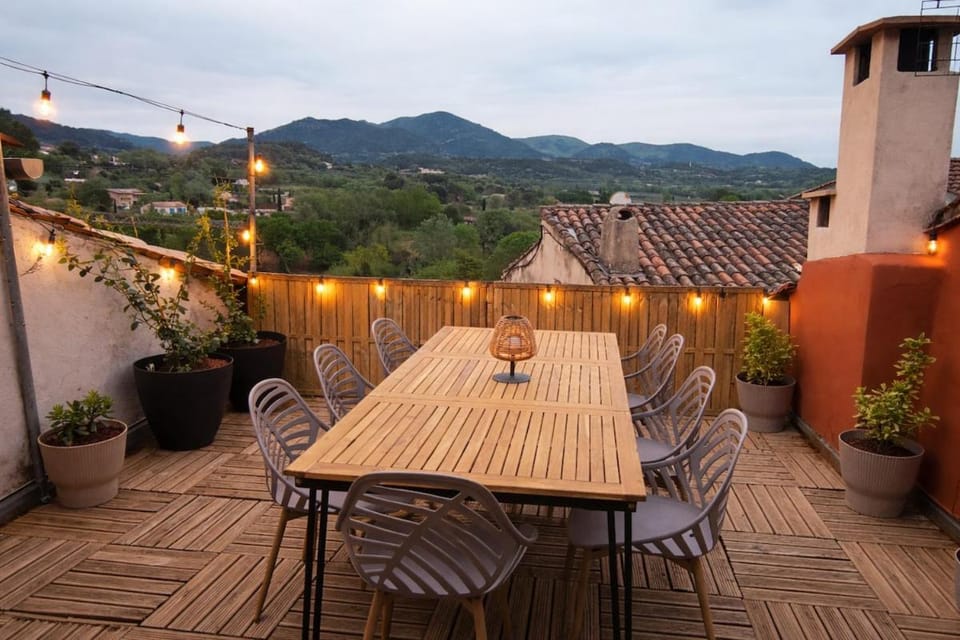 Property building, Patio, Day, Natural landscape, View (from property/room), Balcony/Terrace, Balcony/Terrace, Dining area, Mountain view