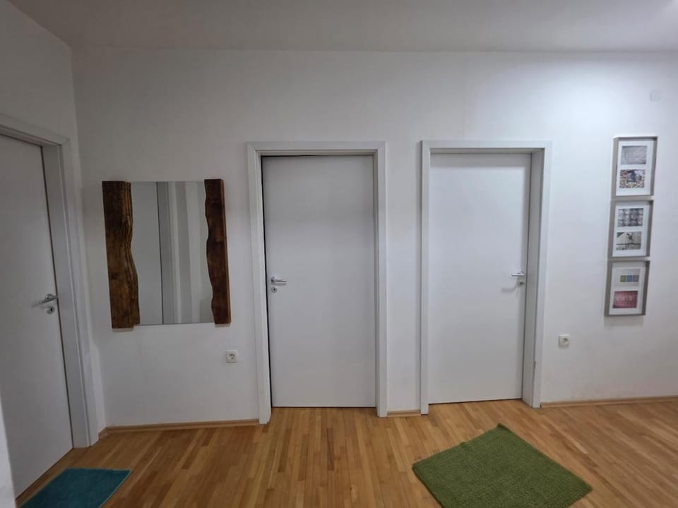 Central 92m upscale home with an office, piano & yoga space Apartment in Skopje