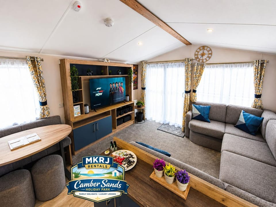 Communal lounge/ TV room, TV and multimedia, Living room