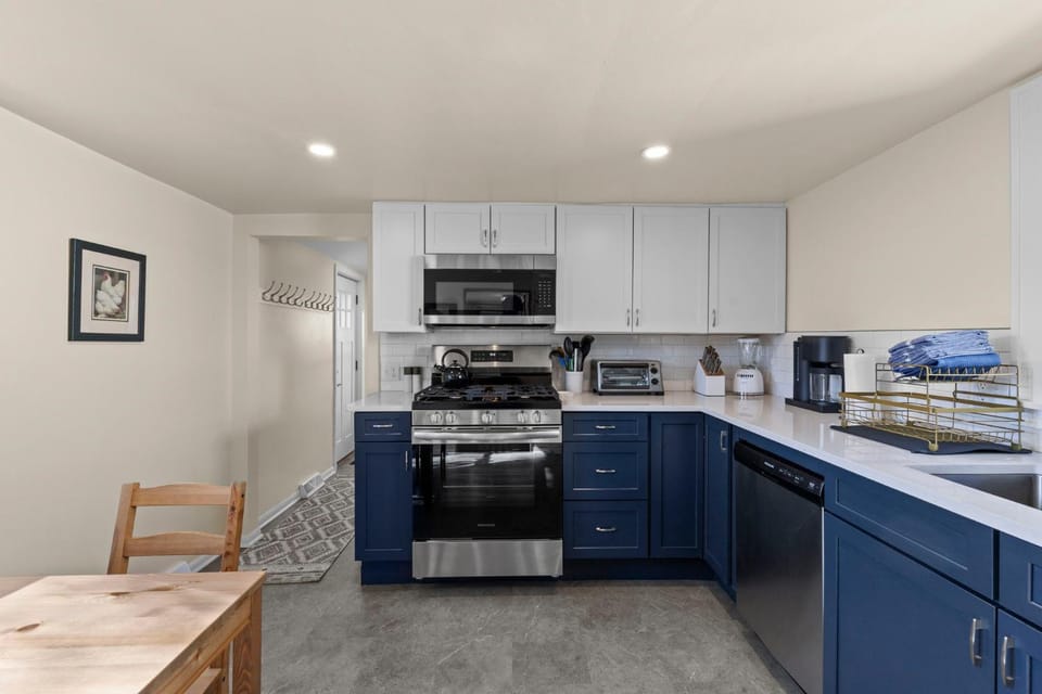 Kitchen or kitchenette, kitchen, kitchen