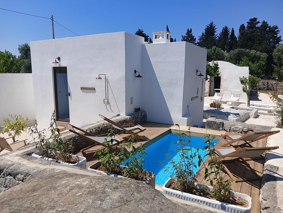 Property building, Garden, Garden view, Pool view, Swimming pool, sunbed