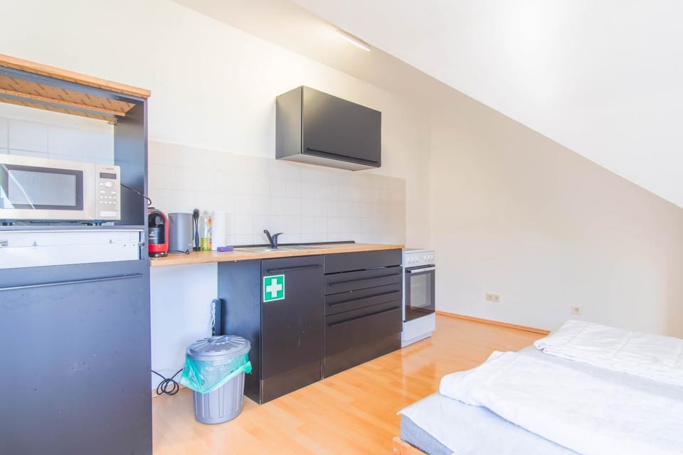 Coffee/tea facilities, microwave, oven, stove, stove, kitchen, kitchen