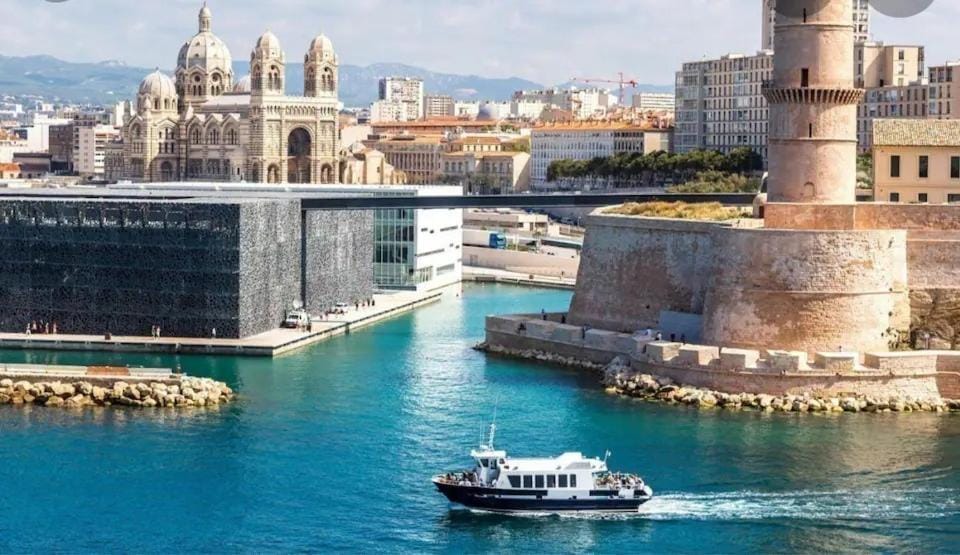 Appartement Cosy Saint-Charles avec Parking Apartment in Marseille