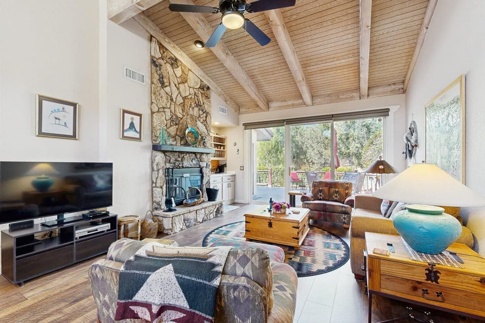 Canyon Lookout House in Village of Oak Creek
