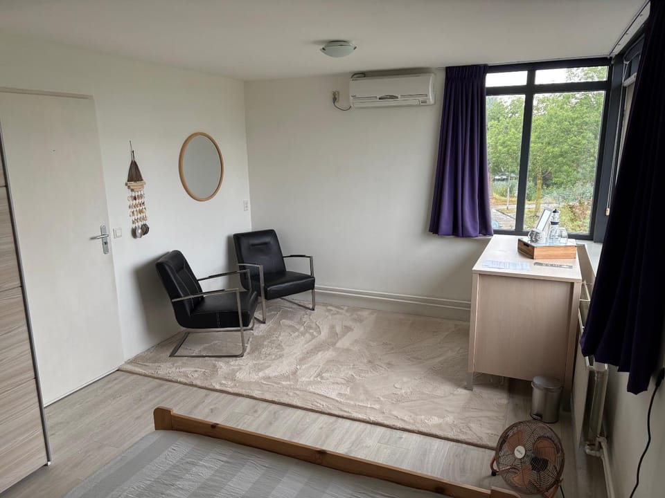 Living room, Seating area, air conditioner
