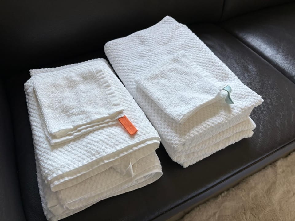 Bedroom, towels