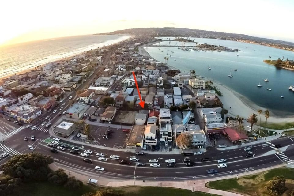 Mission Beach Bungalow: Steps to Ocean, Parking! Apartment in Mission Beach
